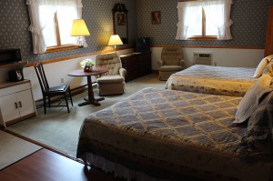 Two queen beds deluxe corner room kitchenette